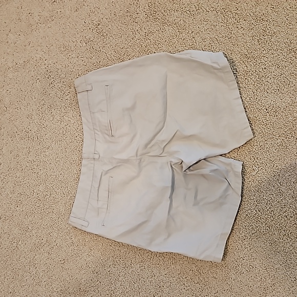 Khaki shorts - Picture 3 of 3